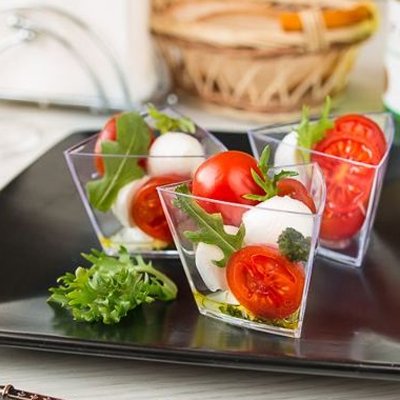 Одноразовая посуда и принадлежности для организации фуршета и выездного мероприятия